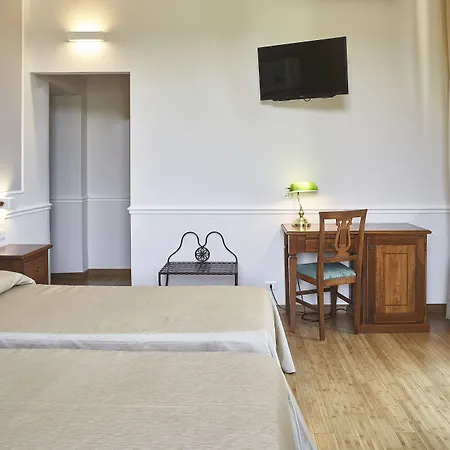 فندق Chiusarelli 3*