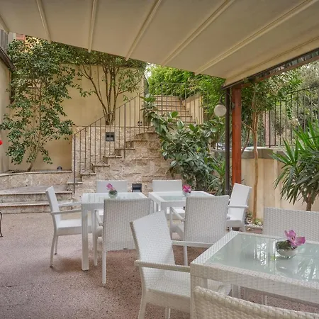 Chiusarelli Готель Сієна